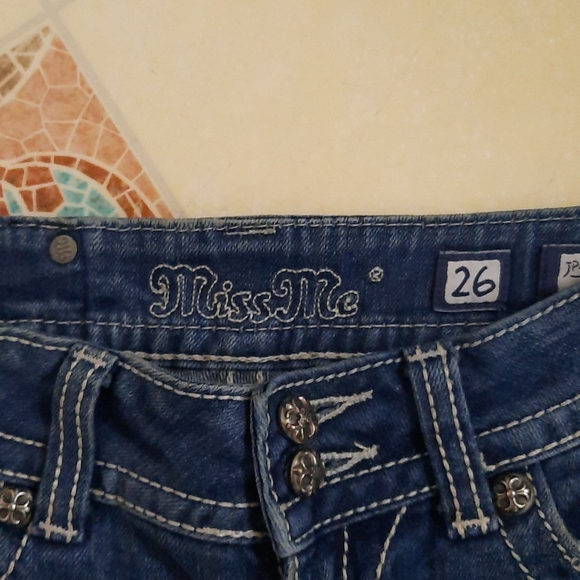 Gently Used MissMe Distressed Jeans - Picture 5 of 6
